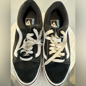 Unisex Off The Wall Old Skool black and white Vans